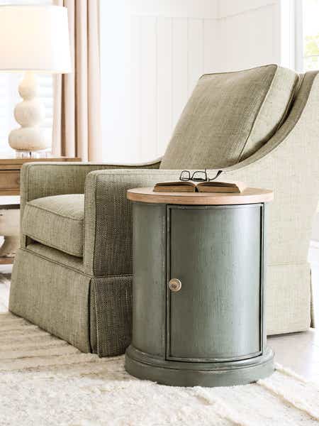 Chastain Round Accent in Green Table