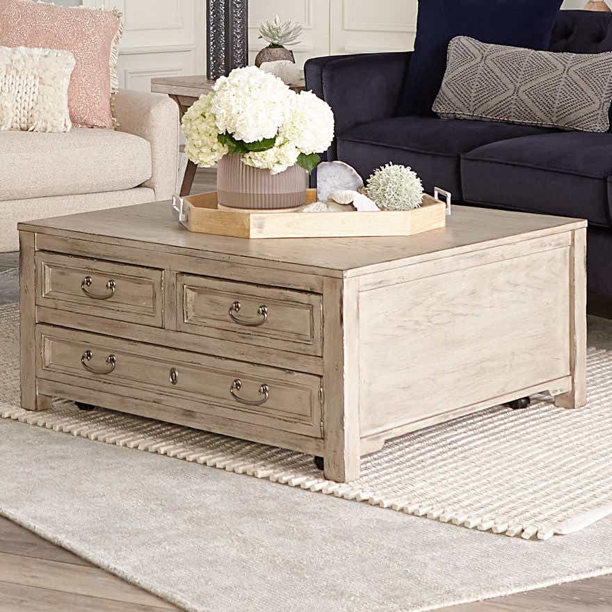 D&eacute;cor & Accents pieces