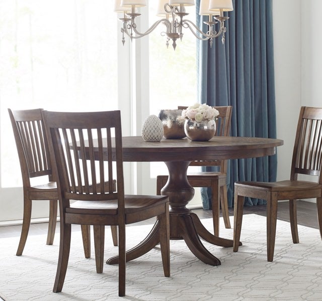 Dining room with round table and chairs