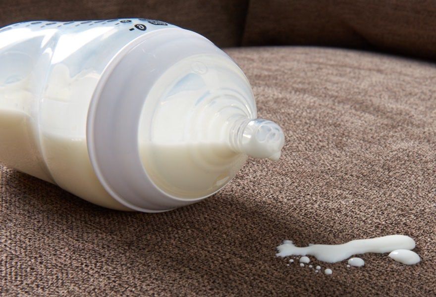 Bottle and milk on iClean™ cover