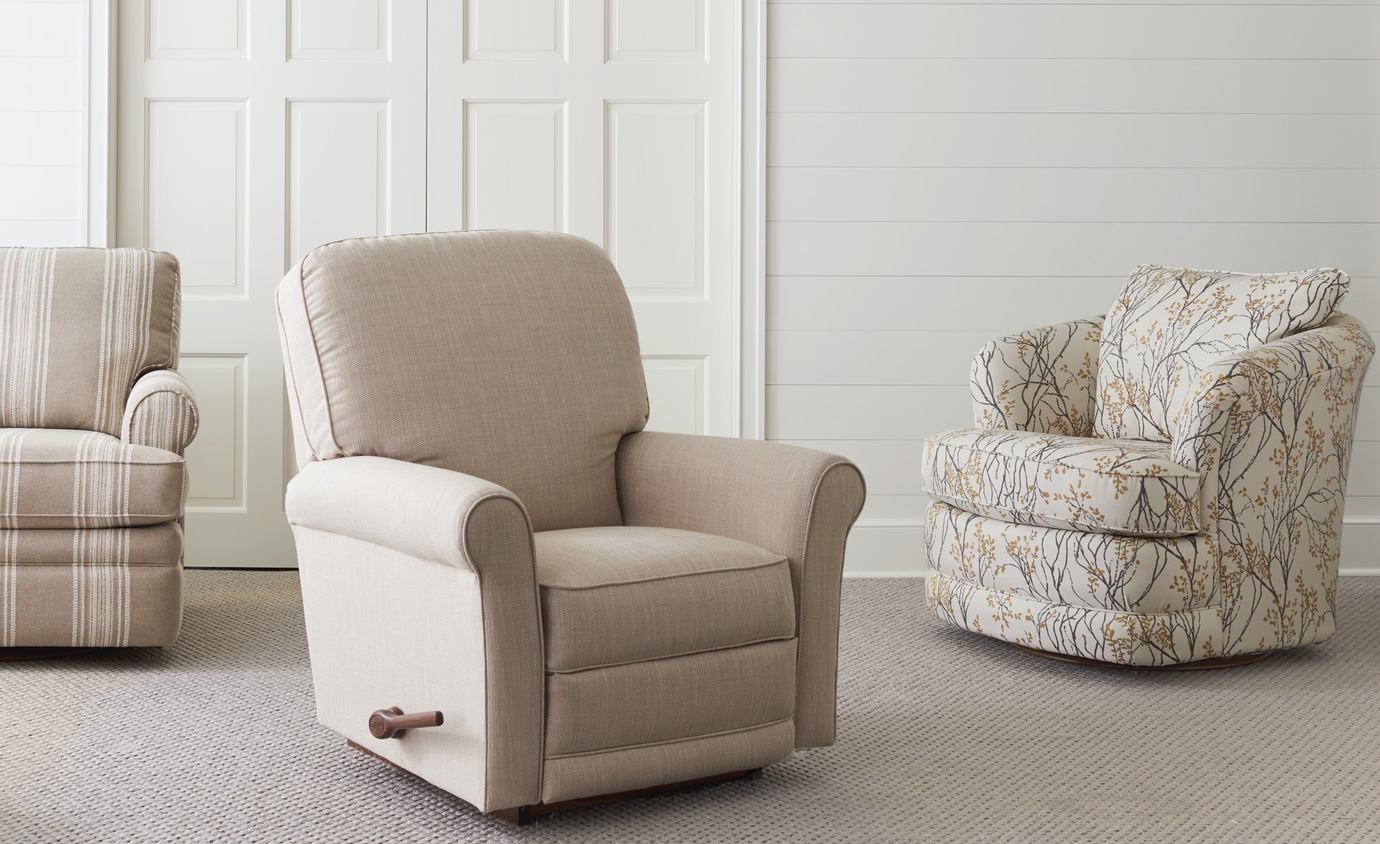 Nursery Furniture La Z Boy, Leather Recliners For Small Spaces
