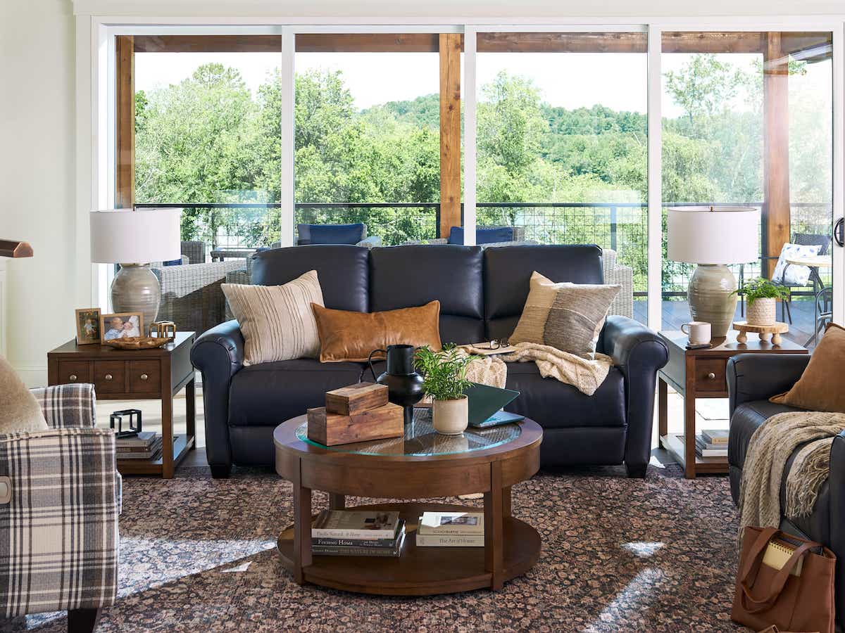 Clybourn Power Reclining Sofa w/ Headrest | La-Z-Boy, image size:1200x900