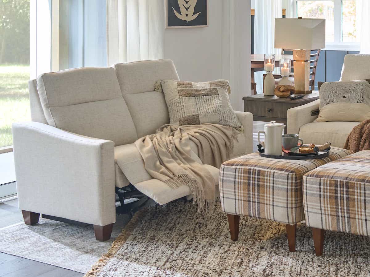 Quinault Power Reclining Loveseat w/ Headrest | La-Z-Boy