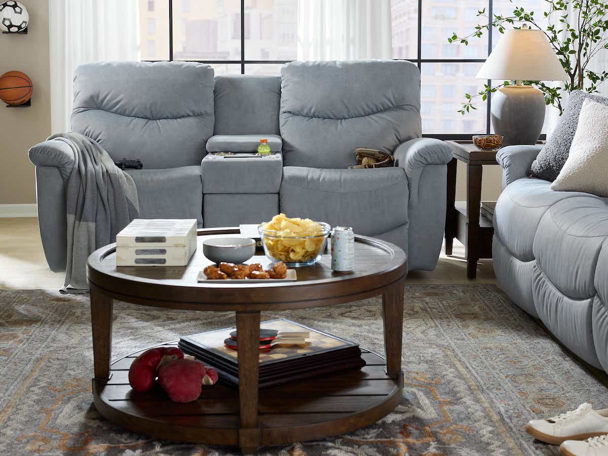 James Power Reclining Loveseat w/ Headrest & Console | La-Z-Boy