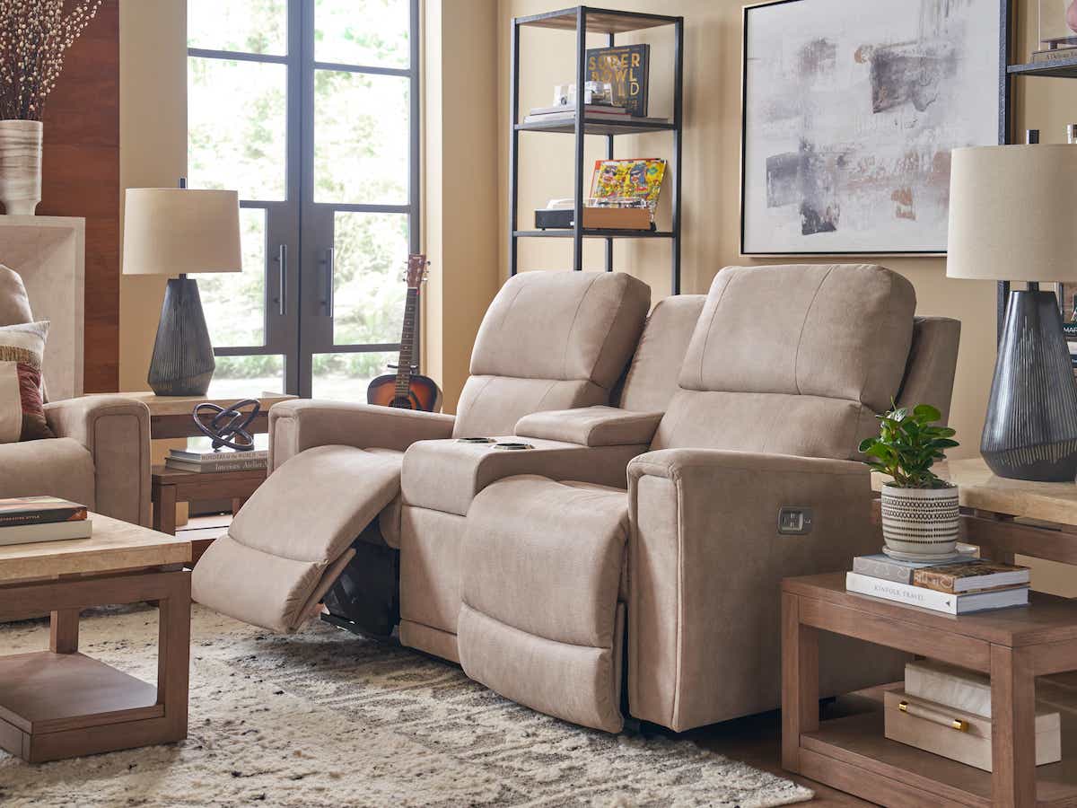 ラブリー Apollo Power Reclining Loveseat w/ Headrest & Console | La-Z-Boy