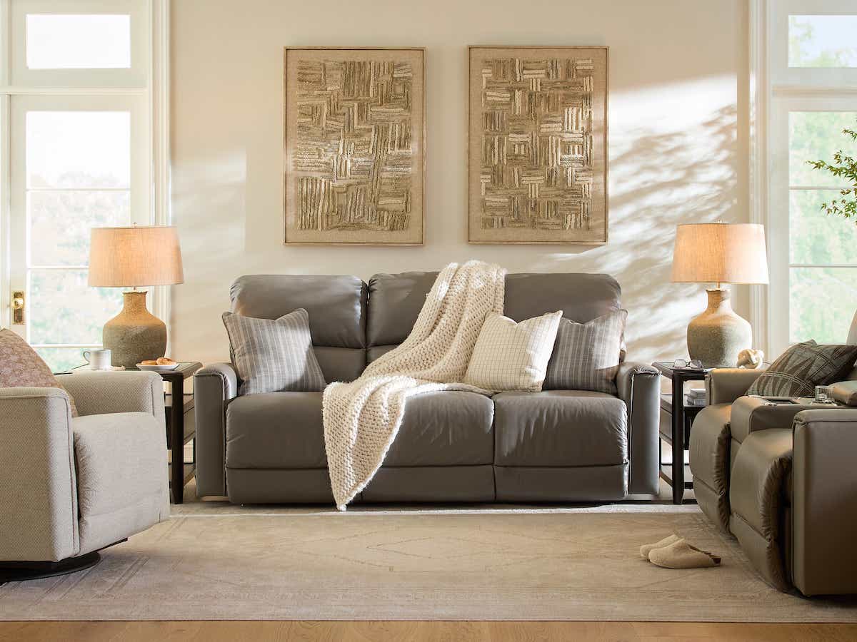 Cade Power Reclining Sofa w/ Headrest \u0026 Lumbar | La-Z-Boy, image size:1200x900