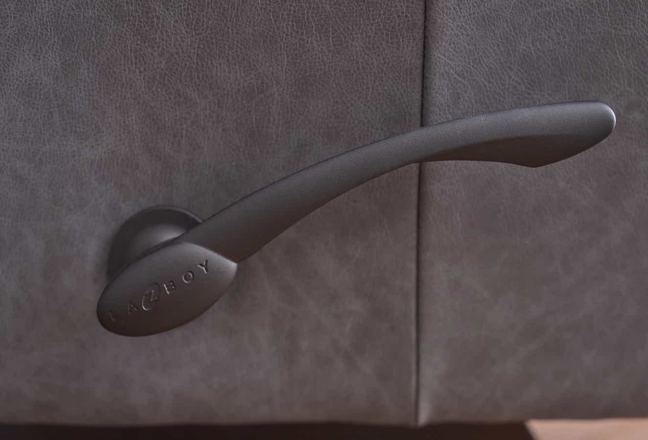 détails de poignée sur un fauteuil inclinable la-z-boy 